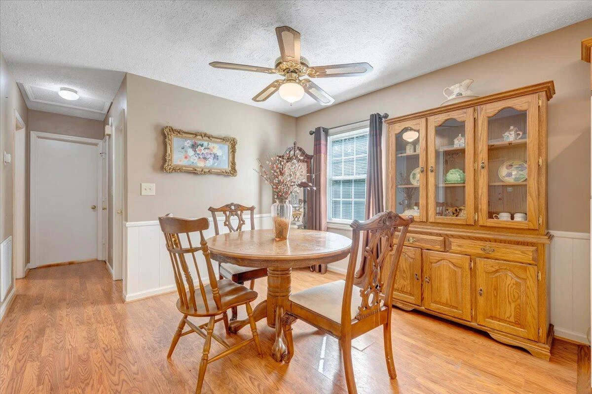 1921 Clinton AVE - Photo 9