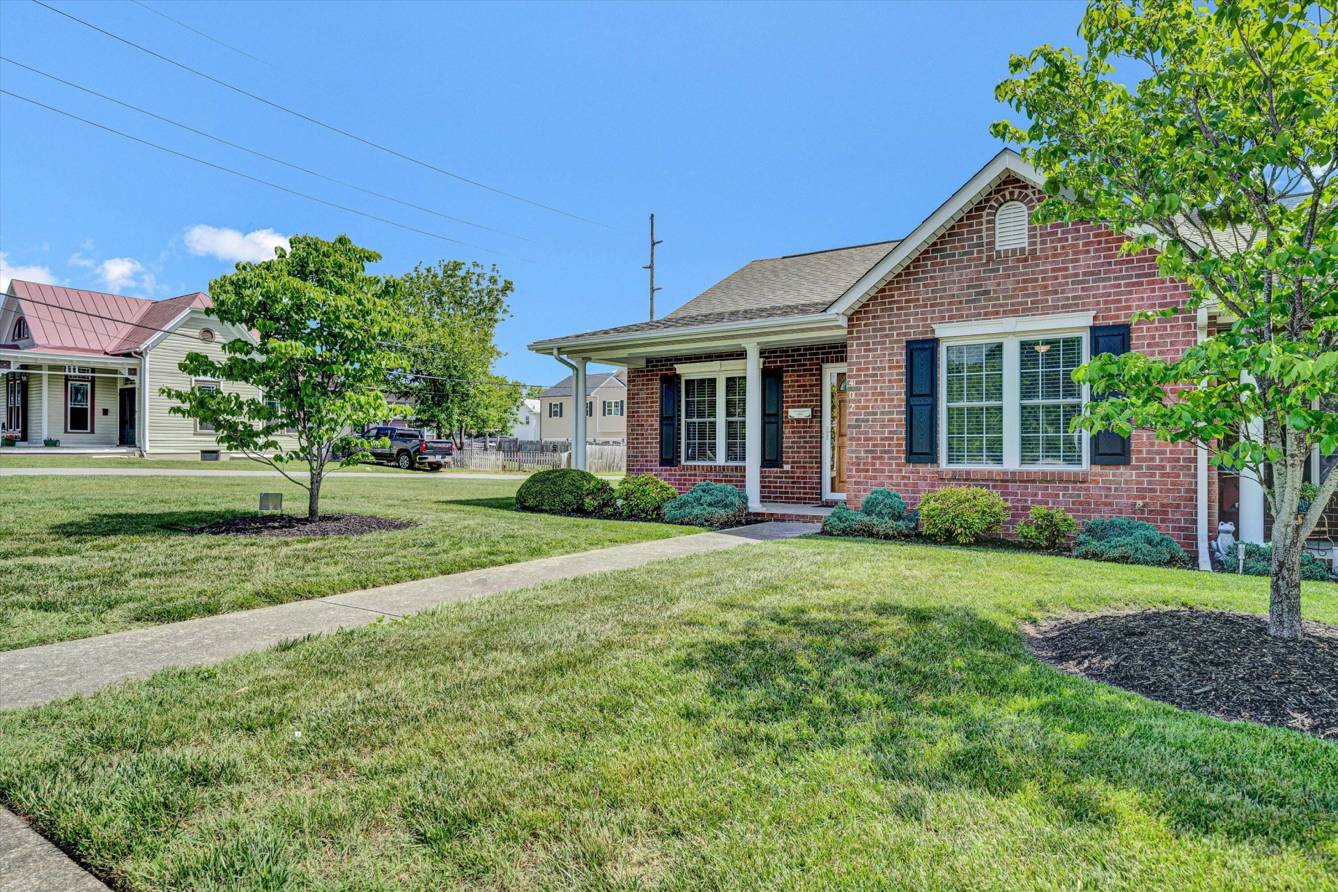 402 Chestnut ST - Photo 2
