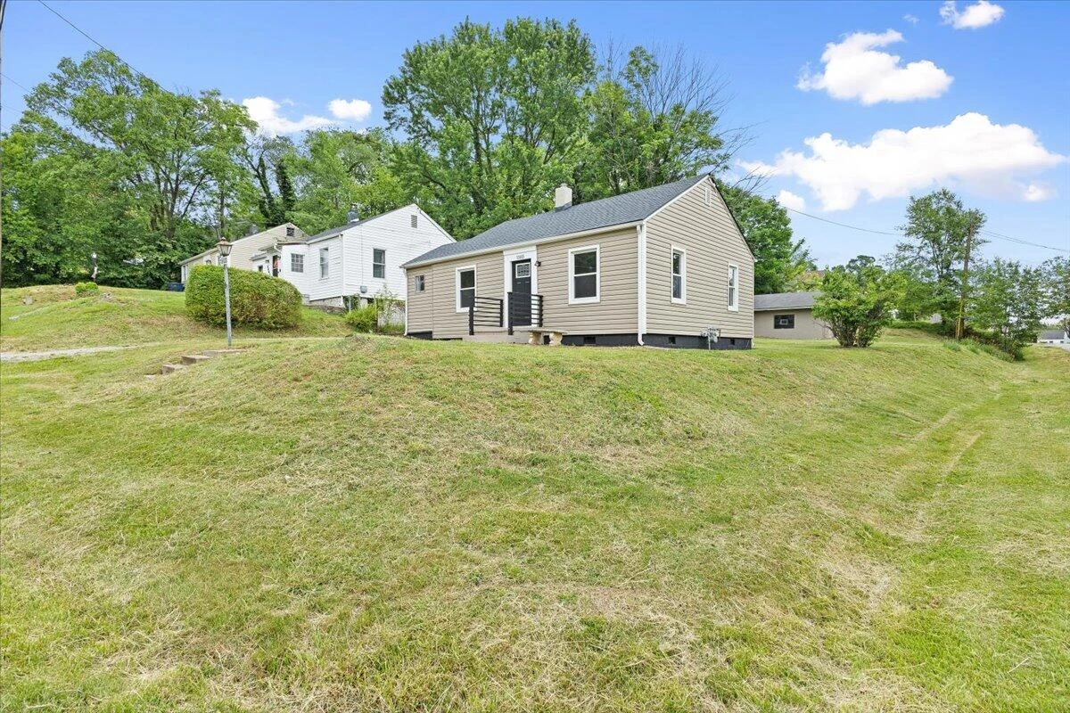 1503 Barnett RD - Photo 2