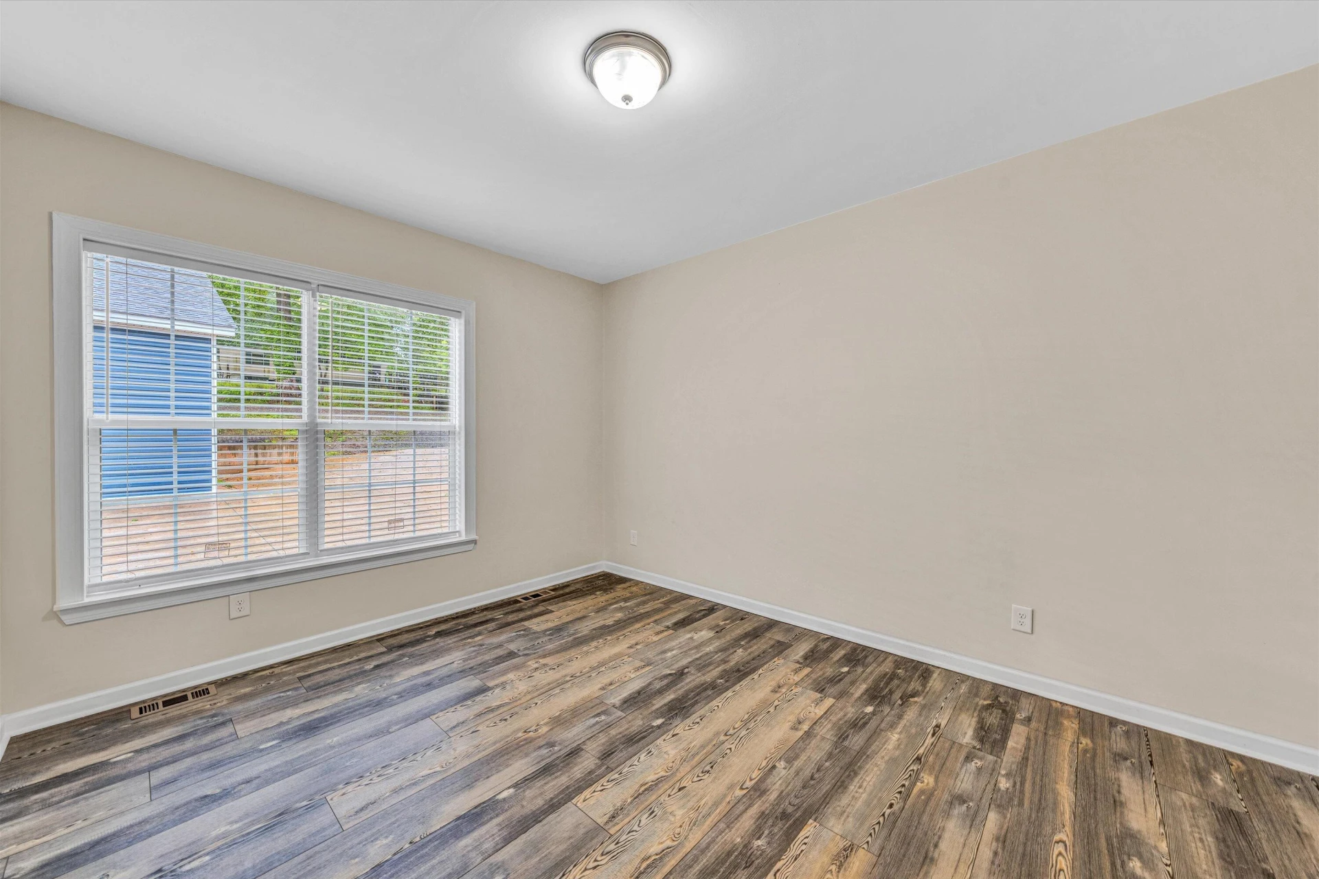 219 Emerald Point - Photo 20
