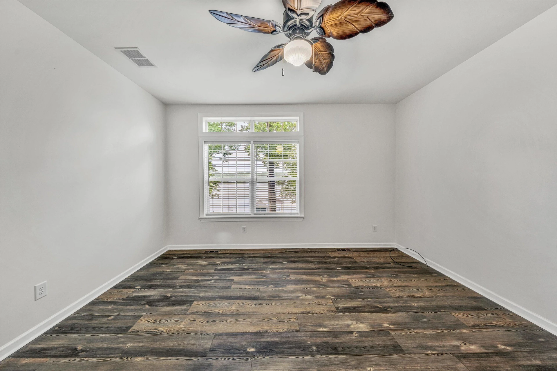219 Emerald Point - Photo 23