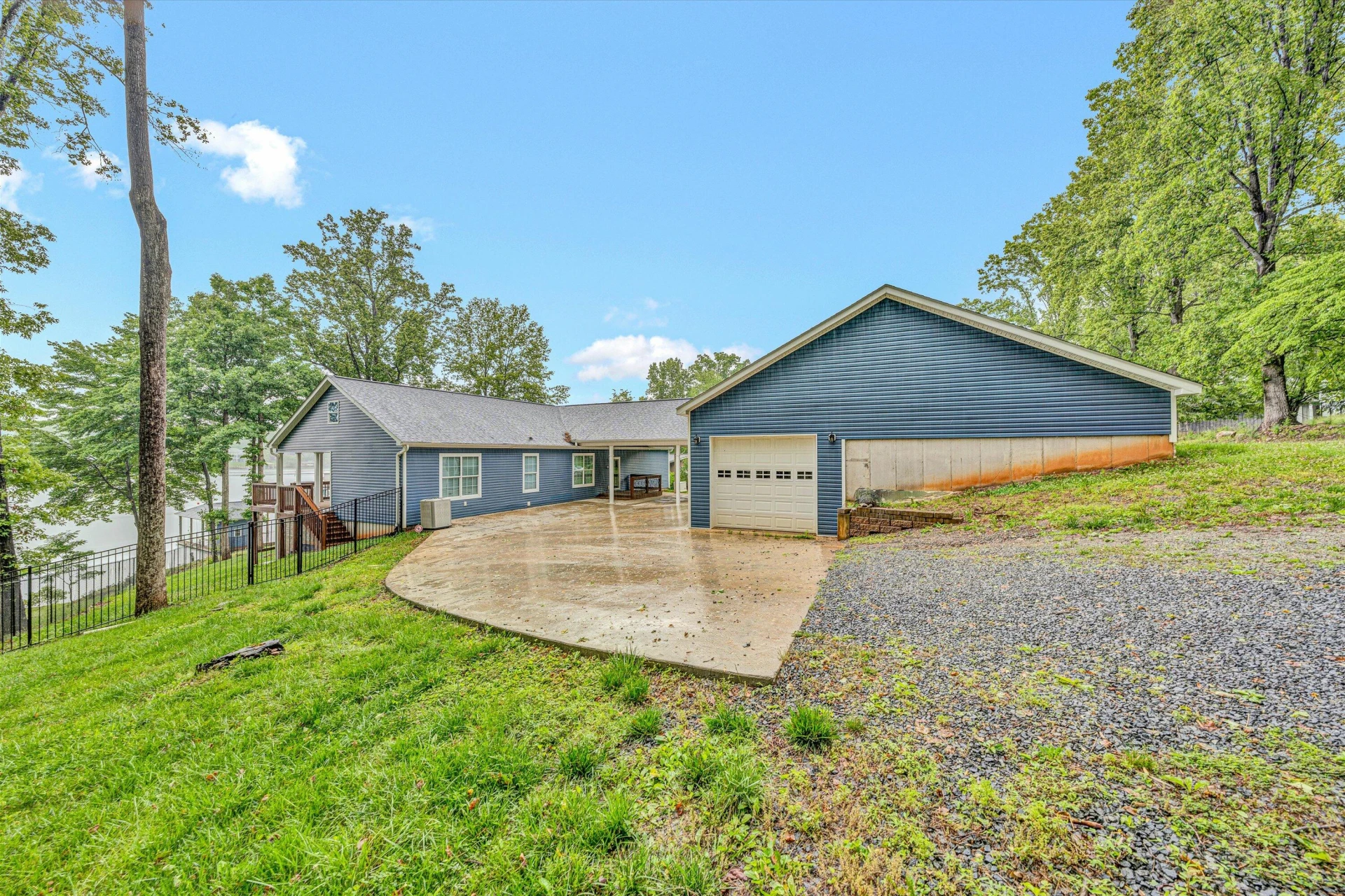 219 Emerald Point - Photo 3