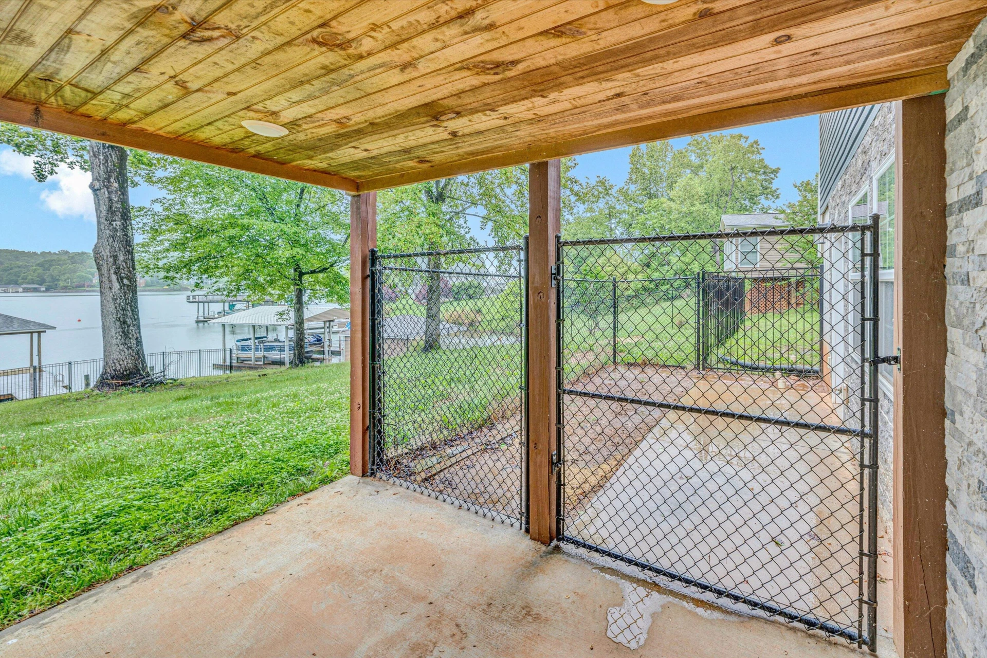 219 Emerald Point - Photo 36