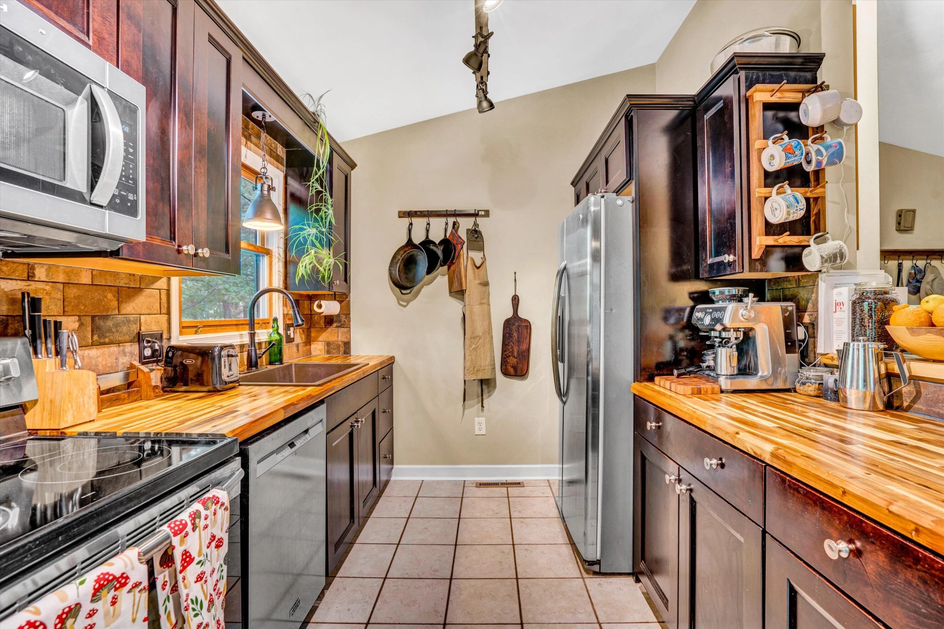 1033 Hickory Falls RD - Photo 11