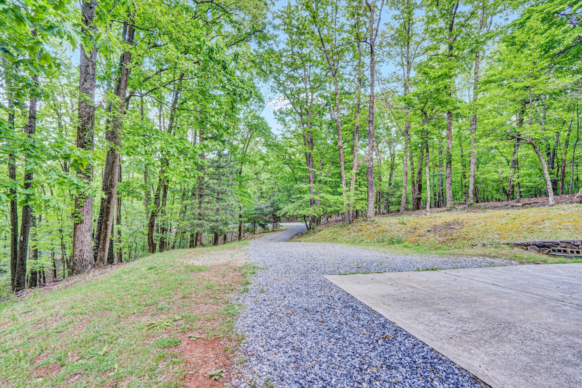 1033 Hickory Falls RD - Photo 42