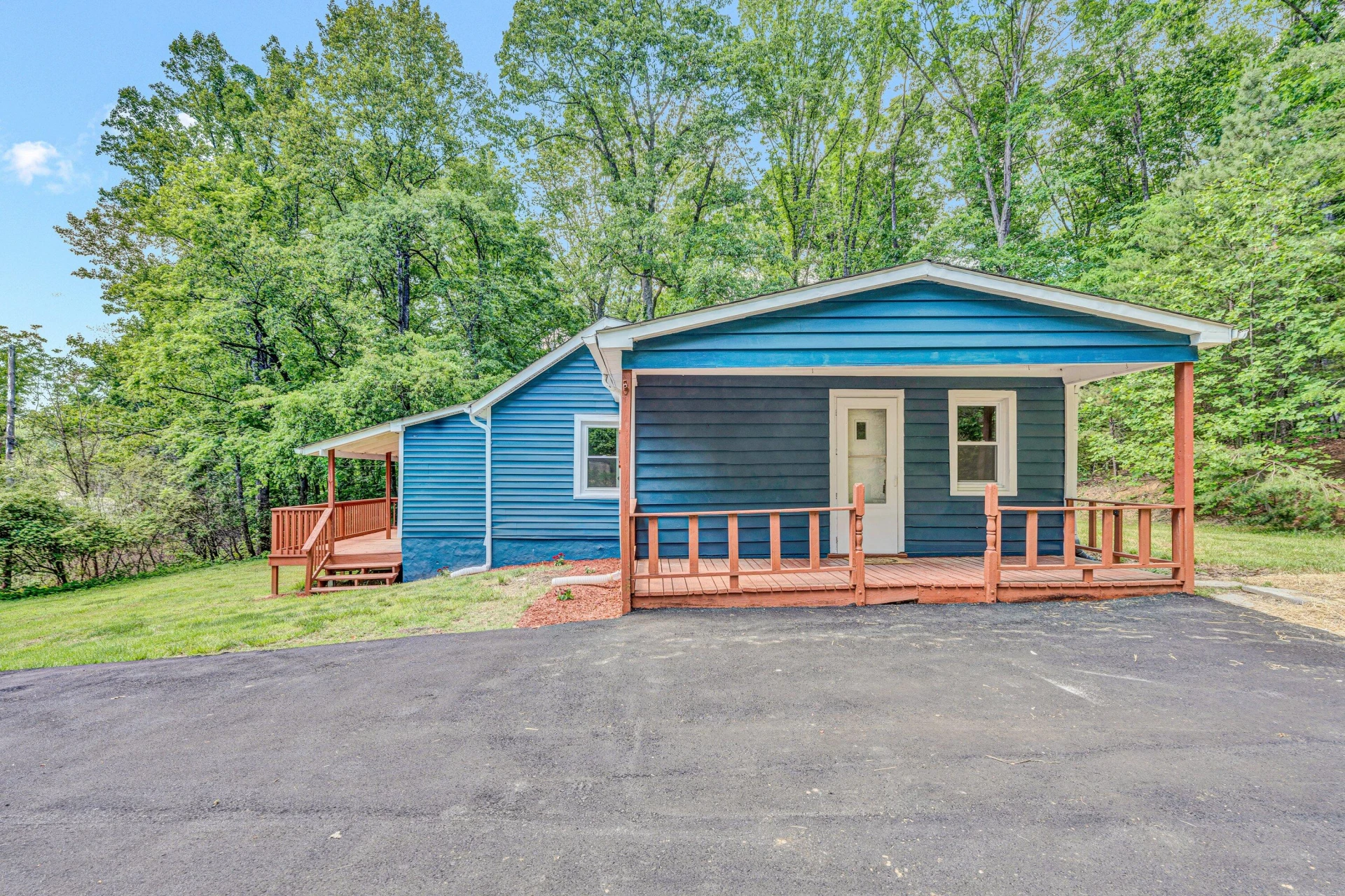 1430 Deborah LN