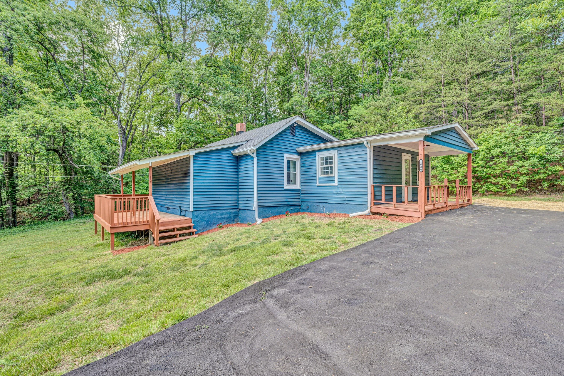 1430 Deborah LN - Photo 2