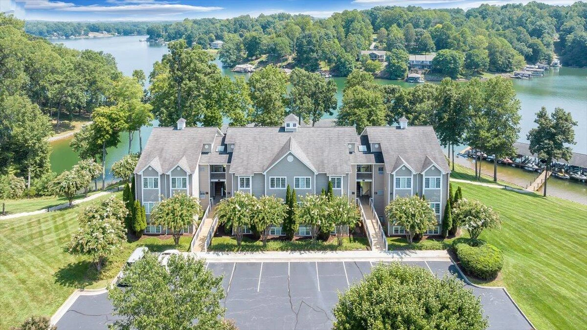 305 South Pointe Shore DR