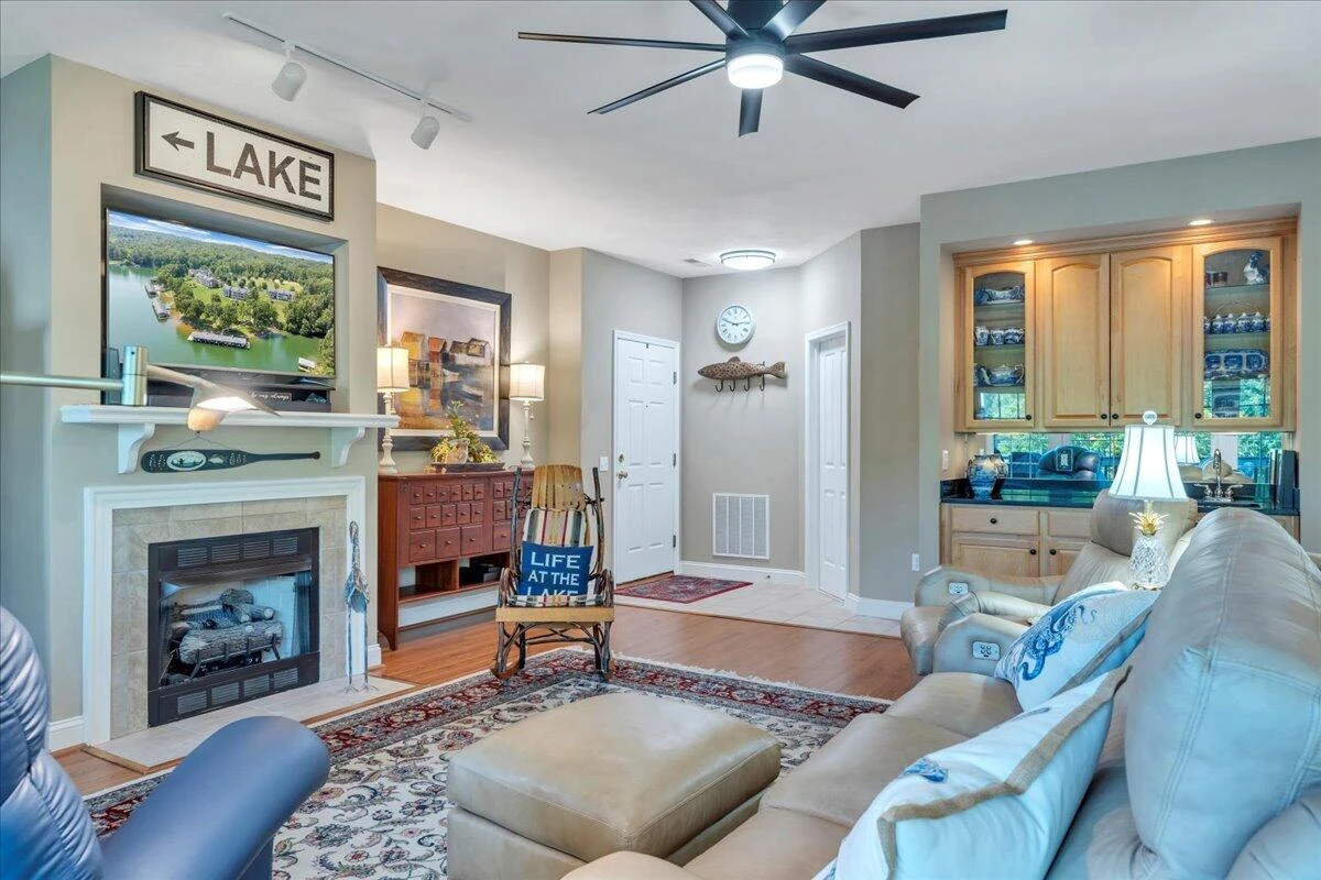 305 South Pointe Shore DR - Photo 3