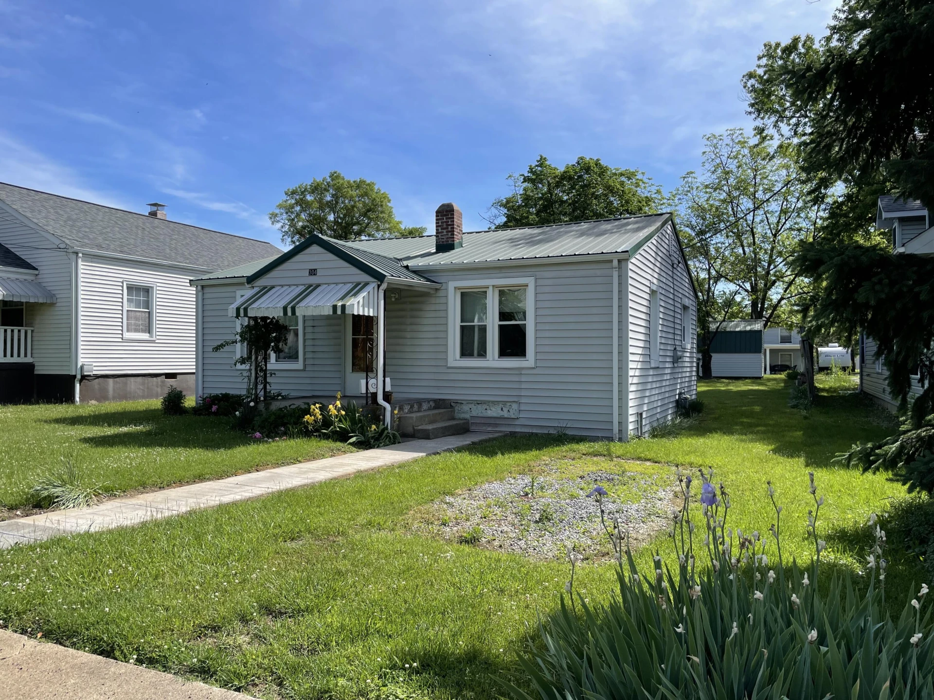 304 Union ST - Photo 2