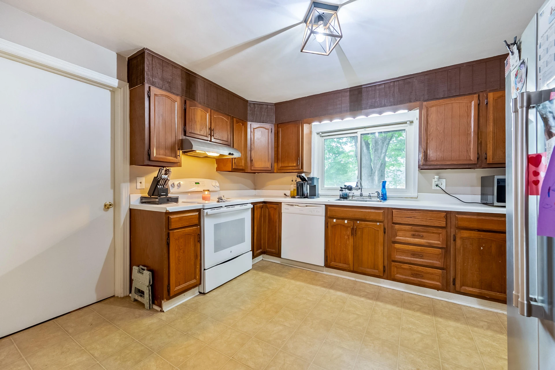 2535 Vancouver DR - Photo 15