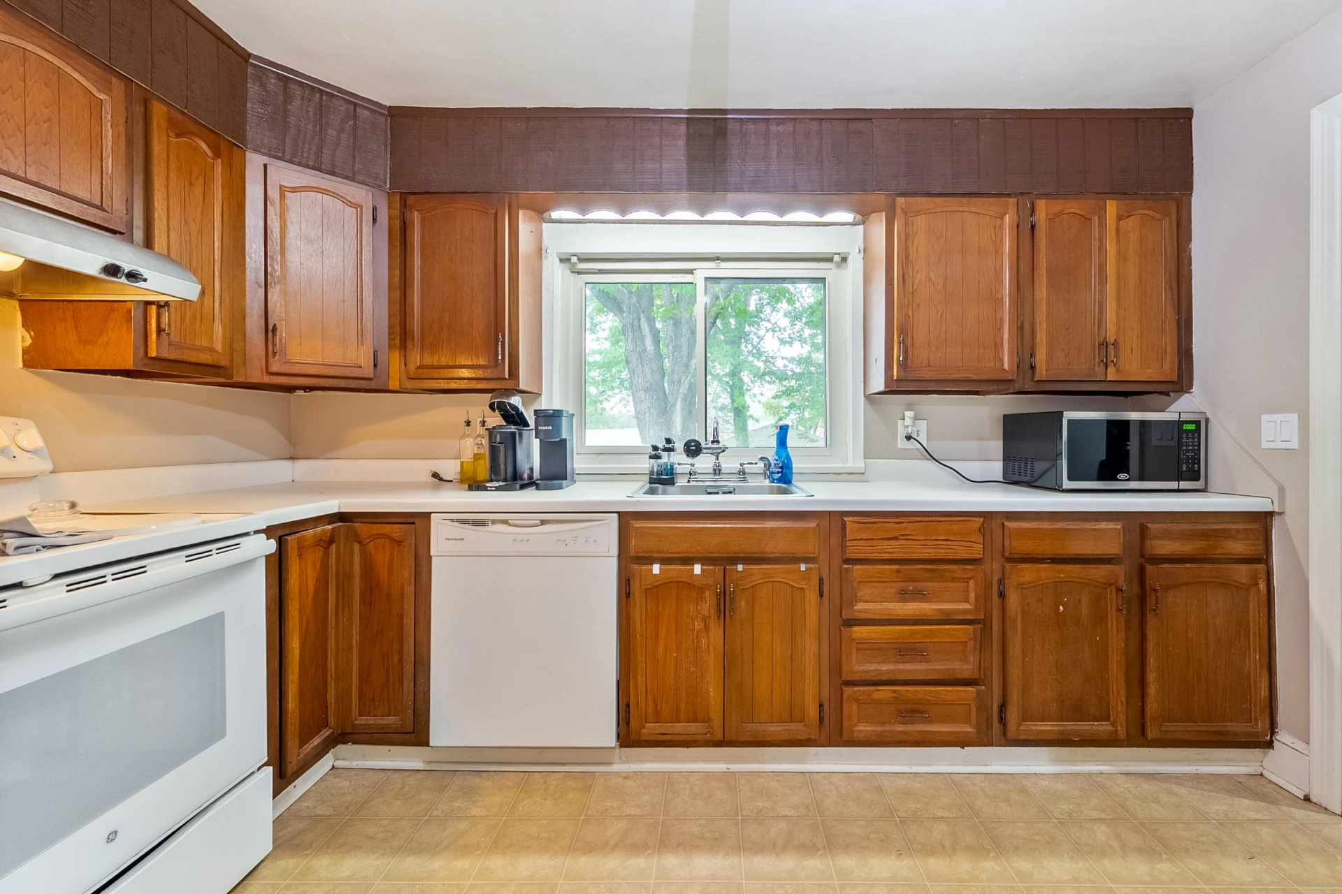 2535 Vancouver DR - Photo 16
