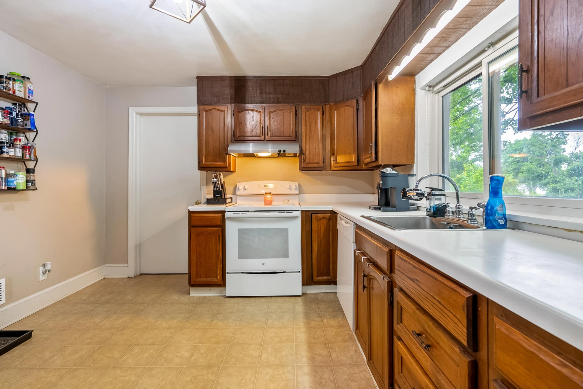 2535 Vancouver DR - Photo 19
