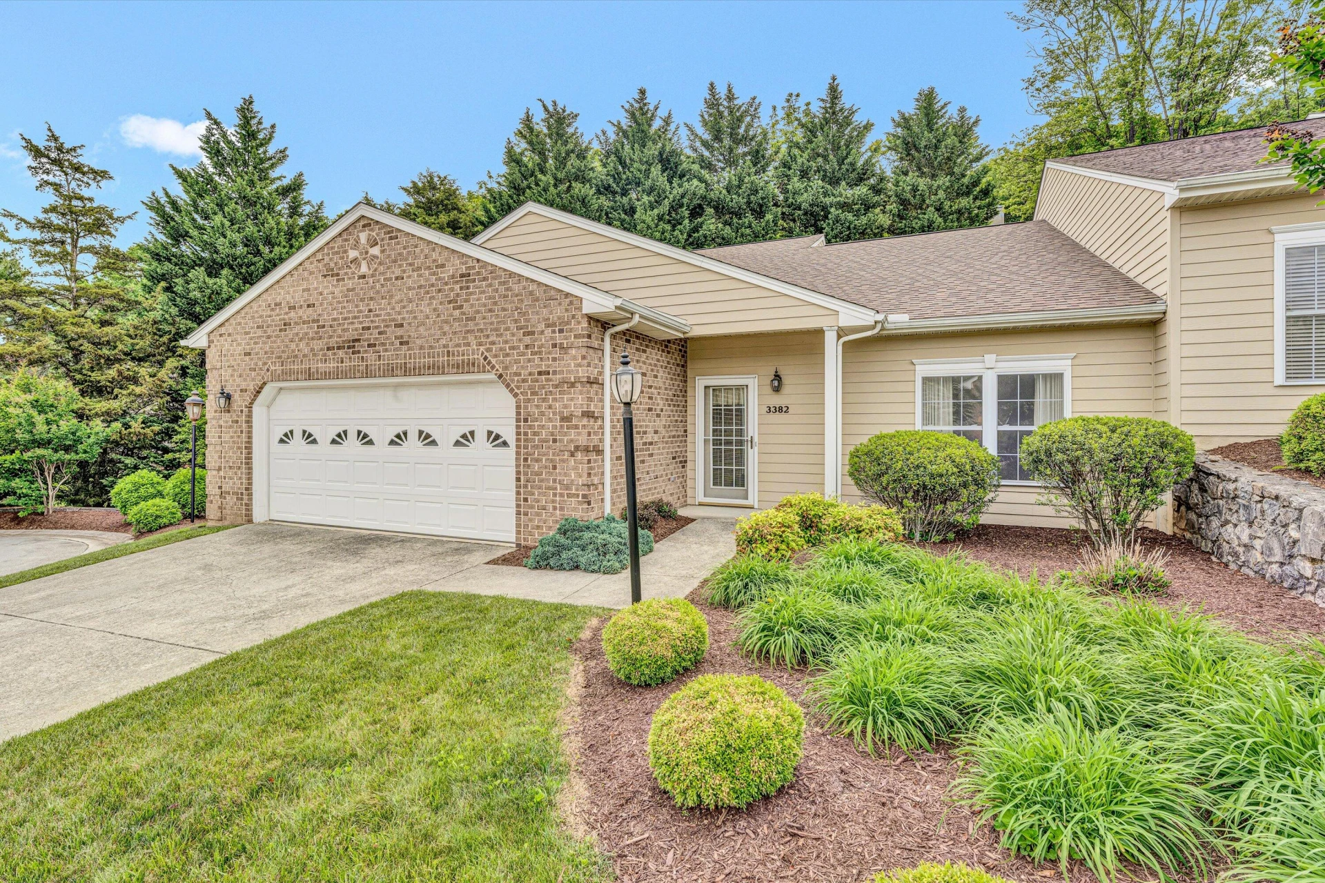 3382 Laurel CIR