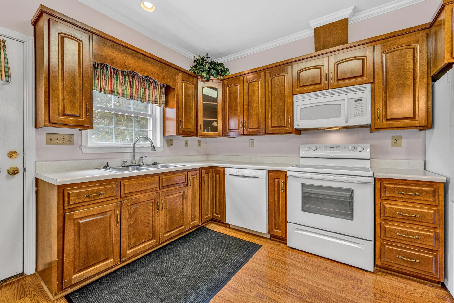 3382 Laurel CIR - Photo 10