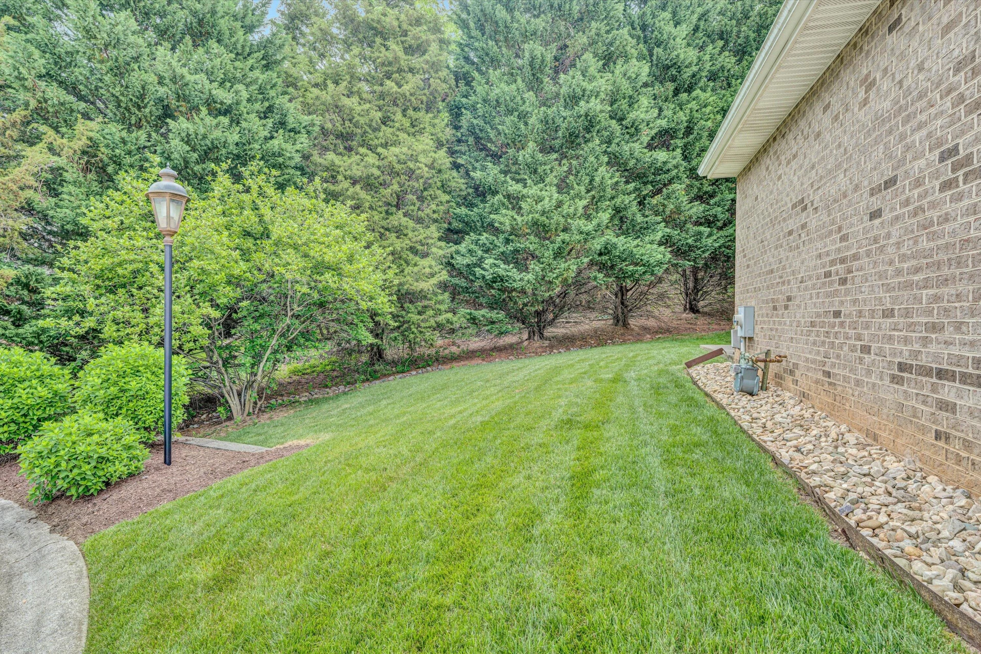 3382 Laurel CIR - Photo 27
