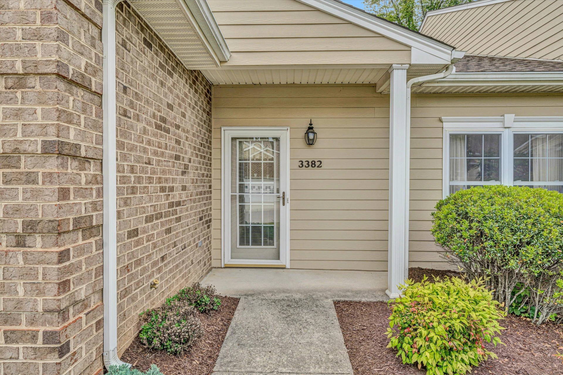 3382 Laurel CIR - Photo 3