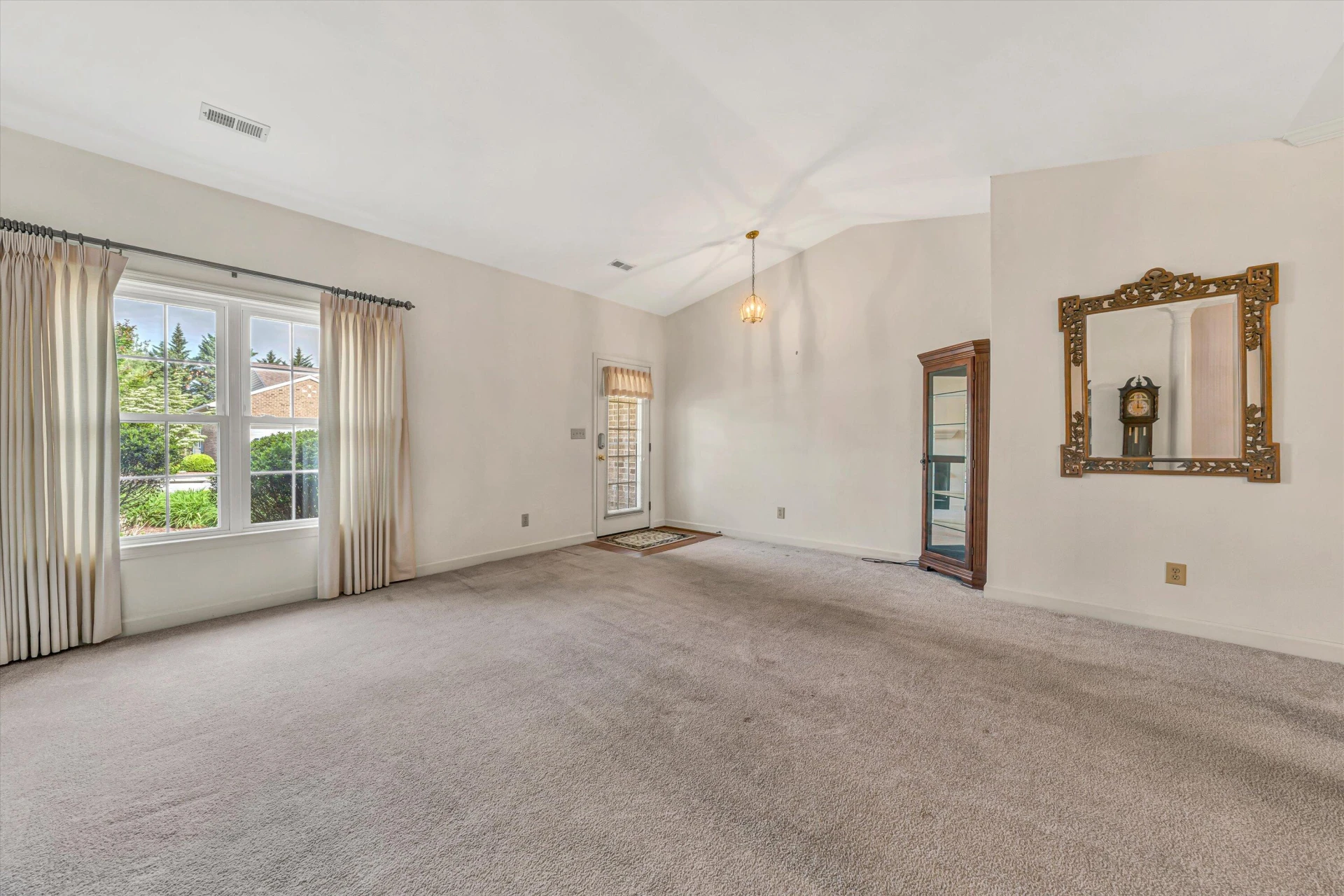 3382 Laurel CIR - Photo 6
