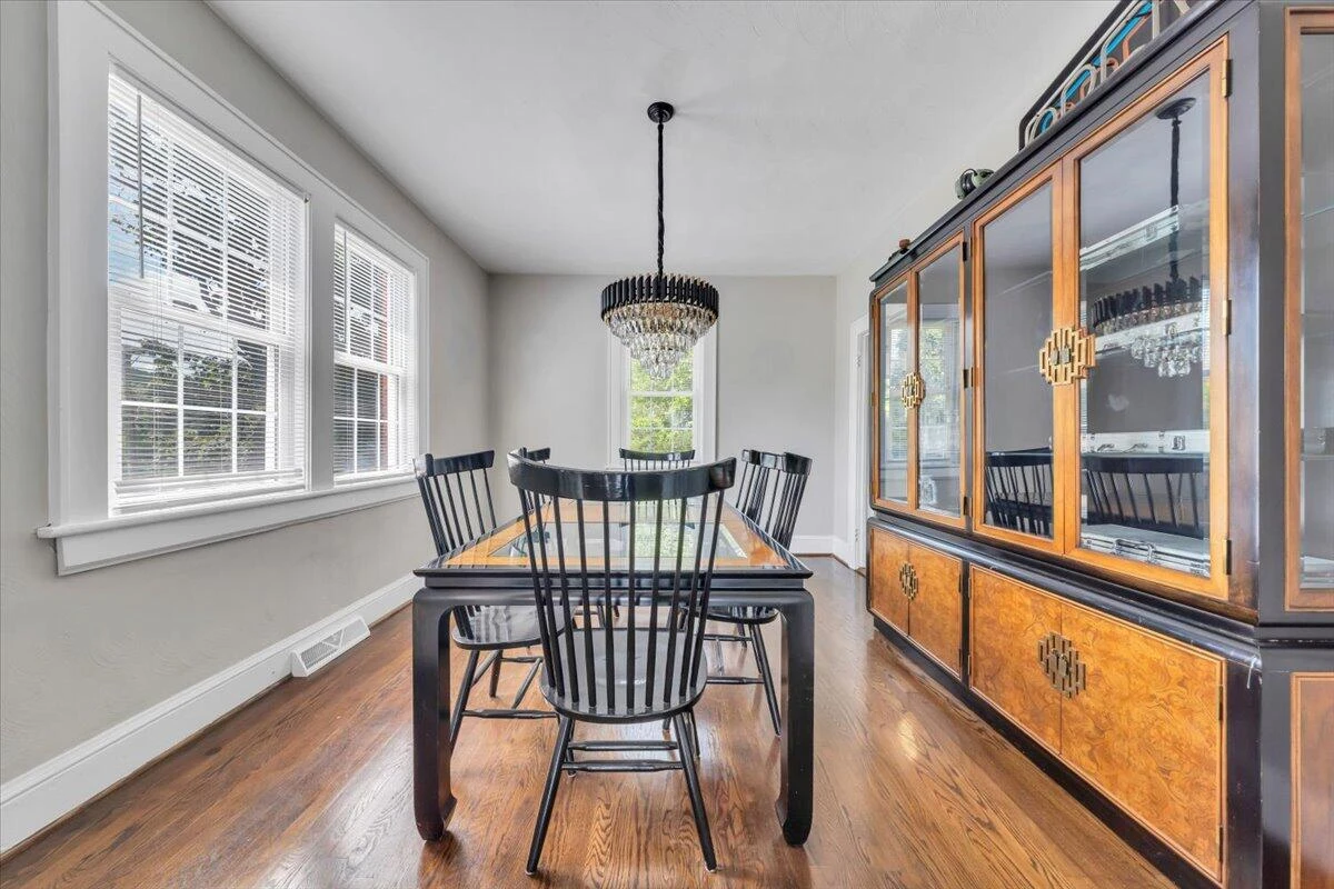 3127 Woodlawn AVE - Photo 16