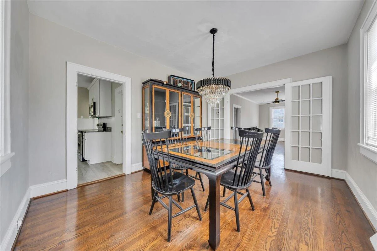3127 Woodlawn AVE - Photo 18