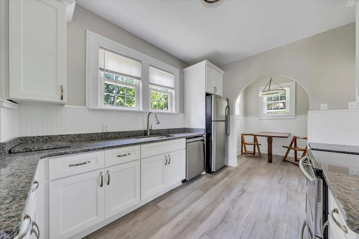 3127 Woodlawn AVE - Photo 20