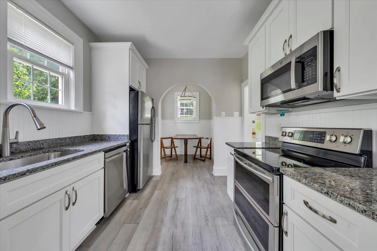 3127 Woodlawn AVE - Photo 21