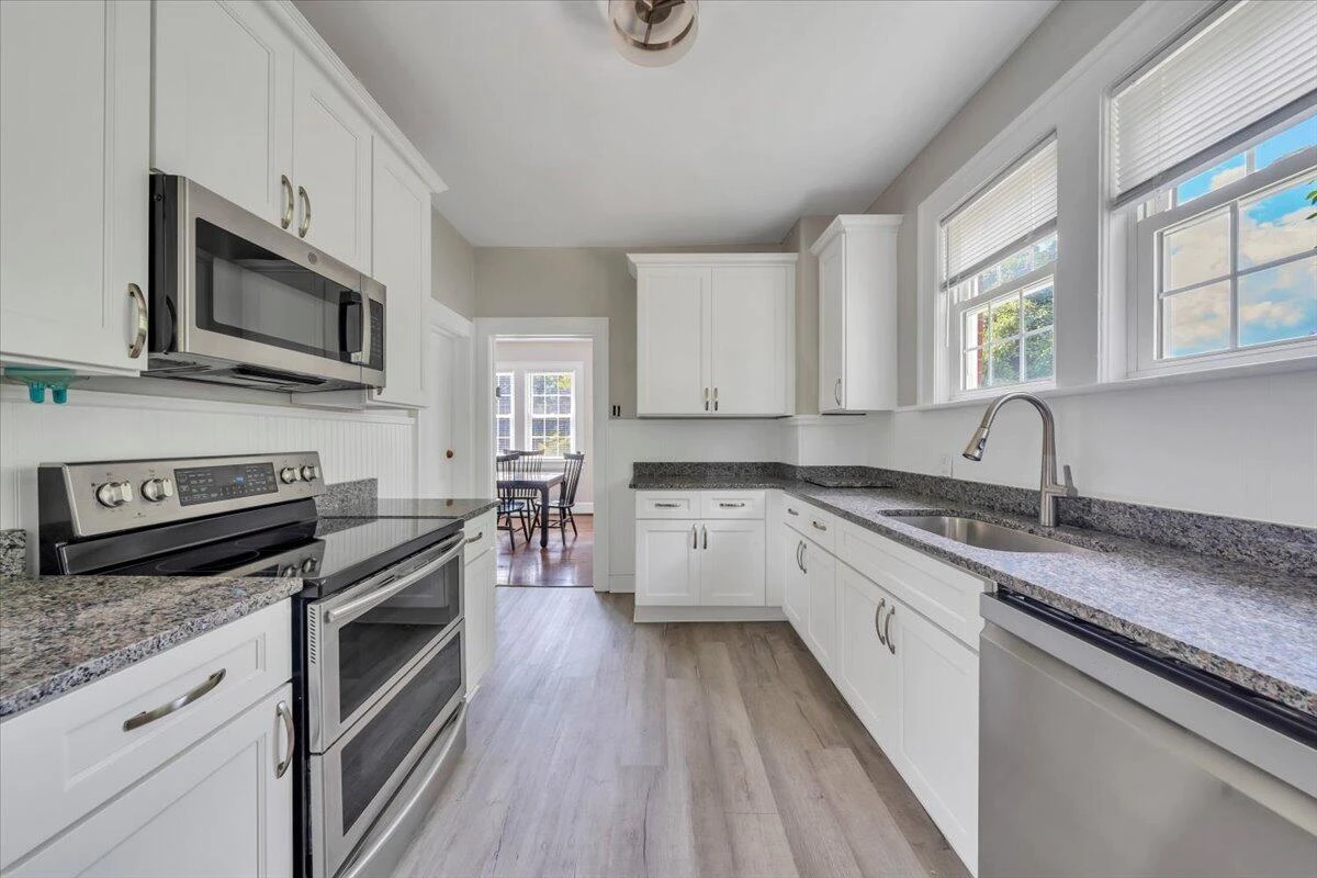 3127 Woodlawn AVE - Photo 23