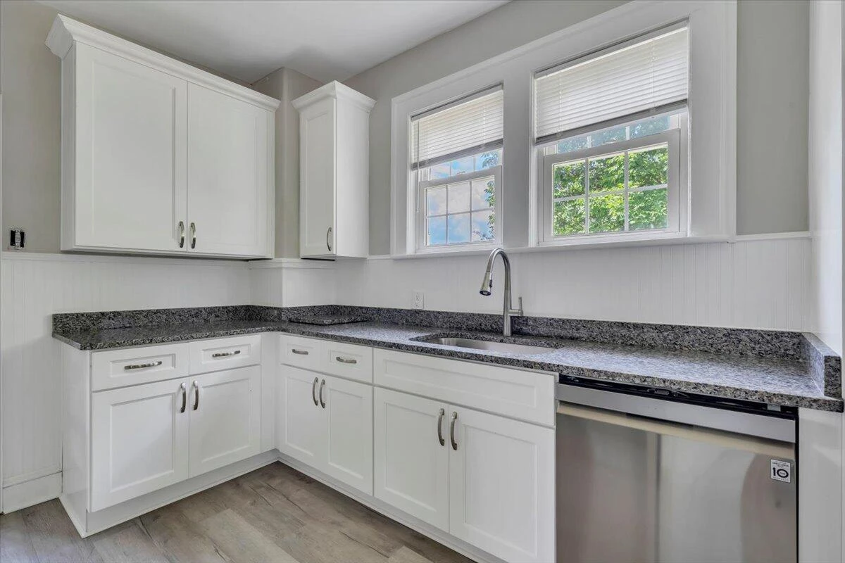 3127 Woodlawn AVE - Photo 24