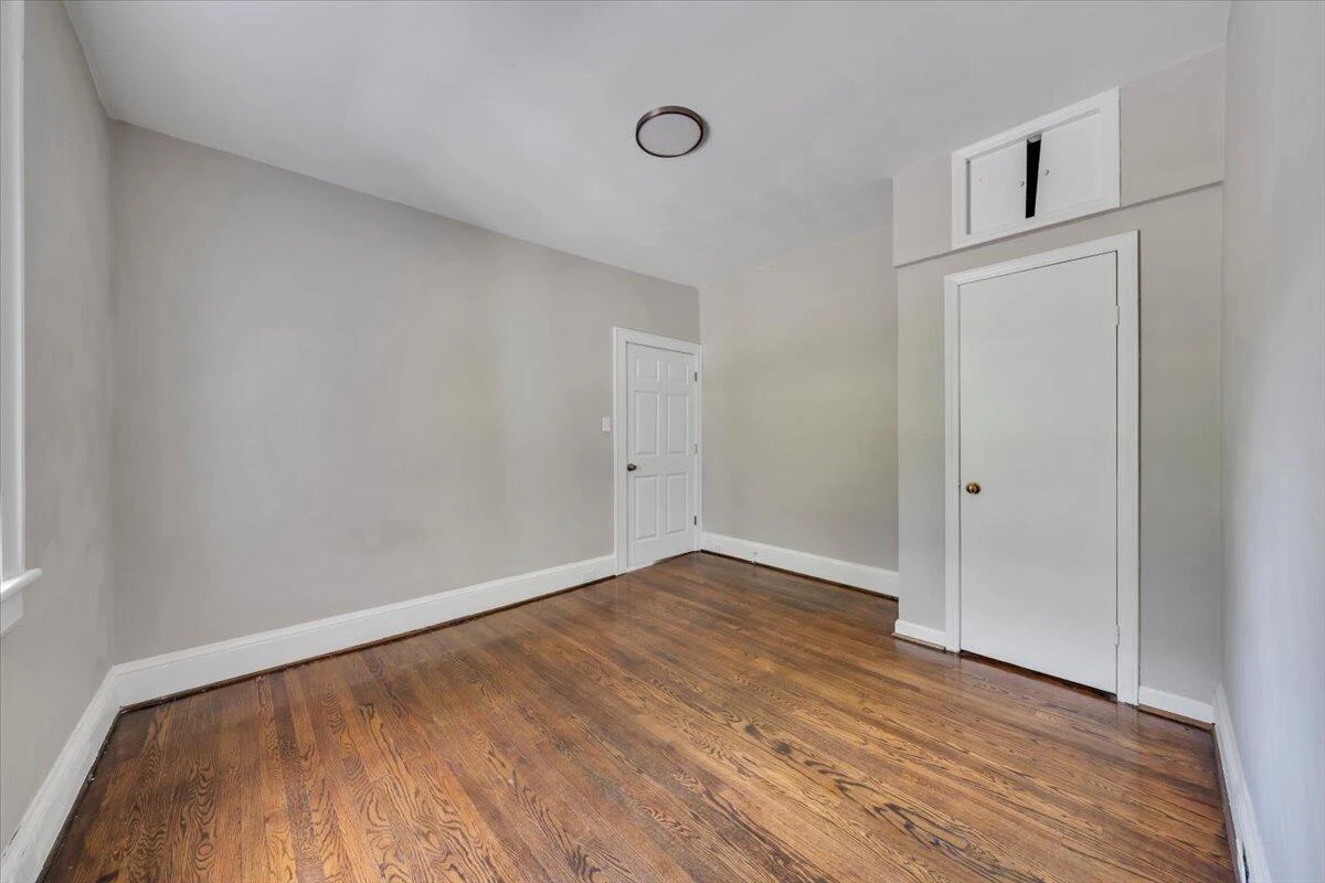 3127 Woodlawn AVE - Photo 29