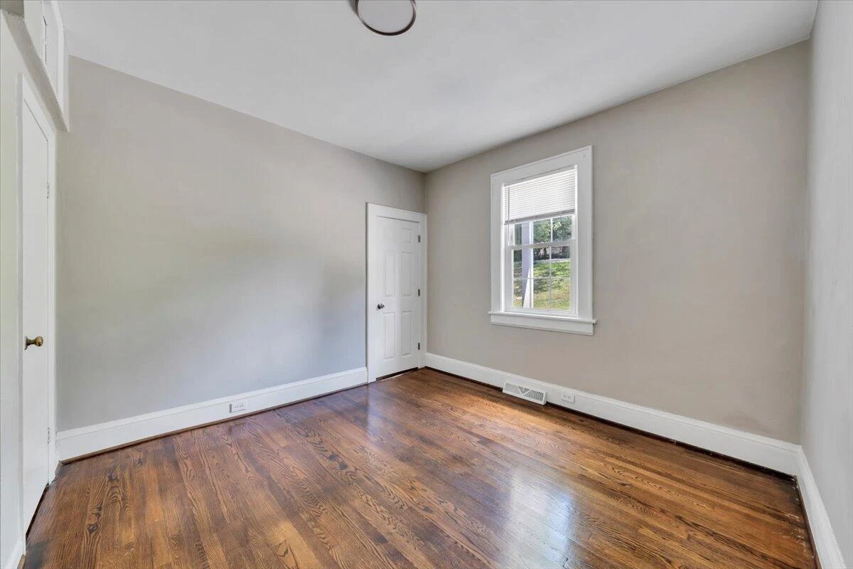 3127 Woodlawn AVE - Photo 30