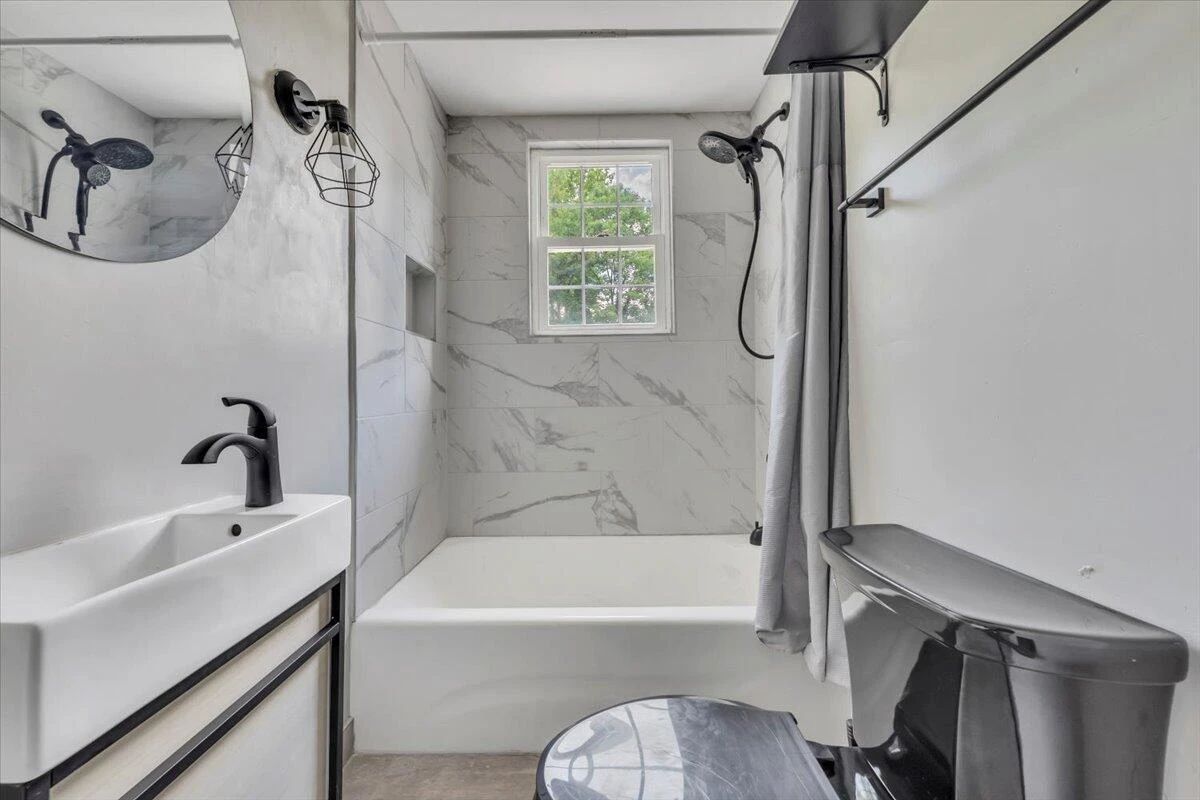 3127 Woodlawn AVE - Photo 32