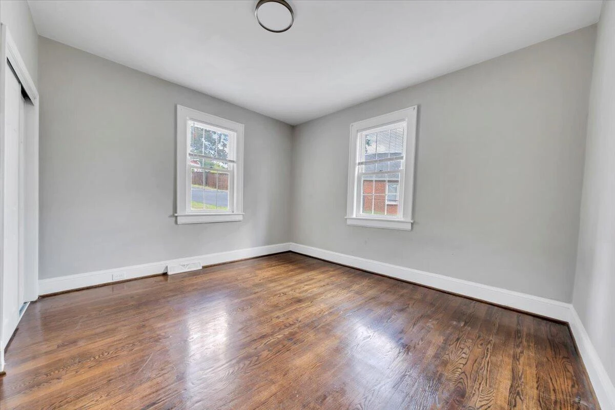 3127 Woodlawn AVE - Photo 33