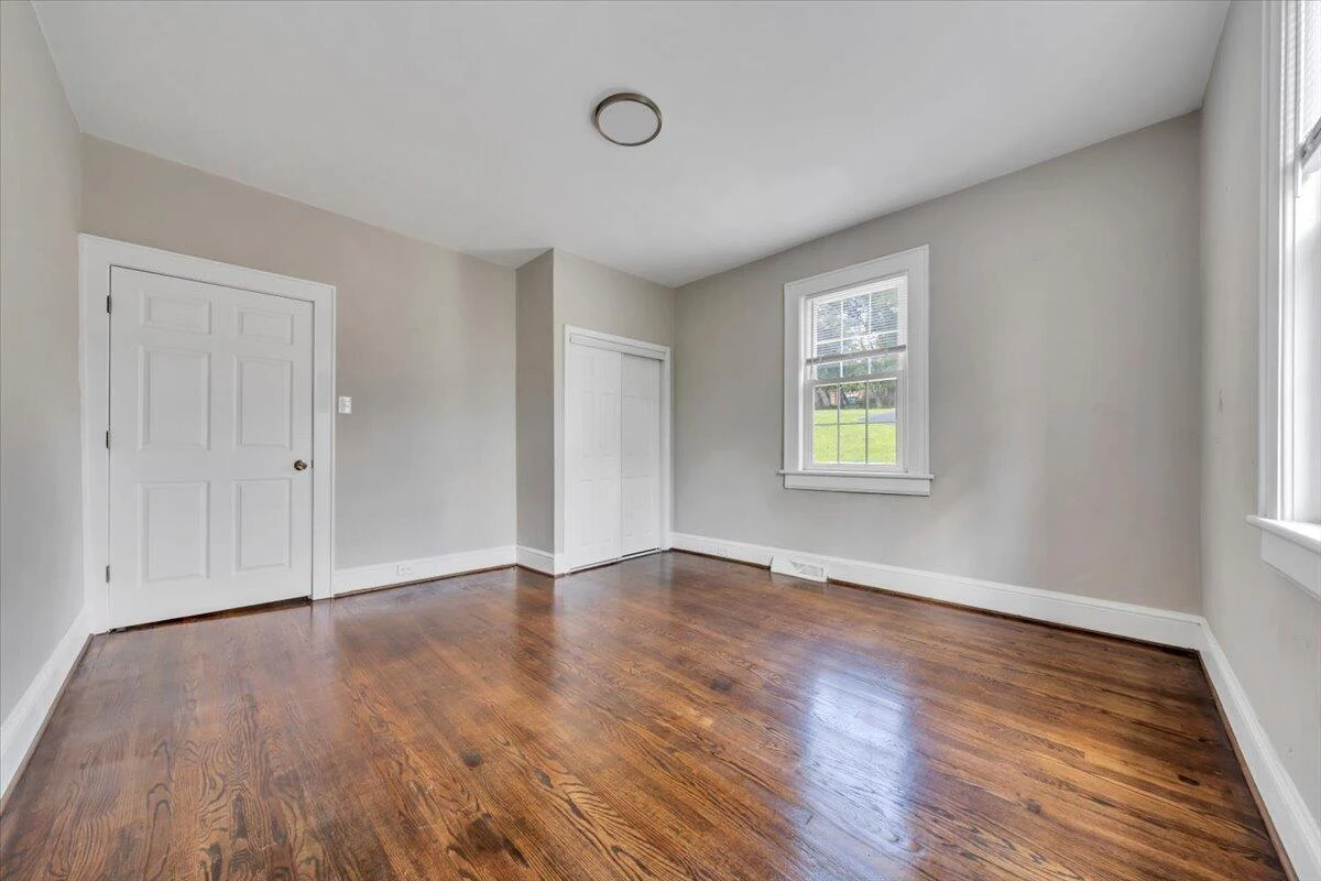 3127 Woodlawn AVE - Photo 34