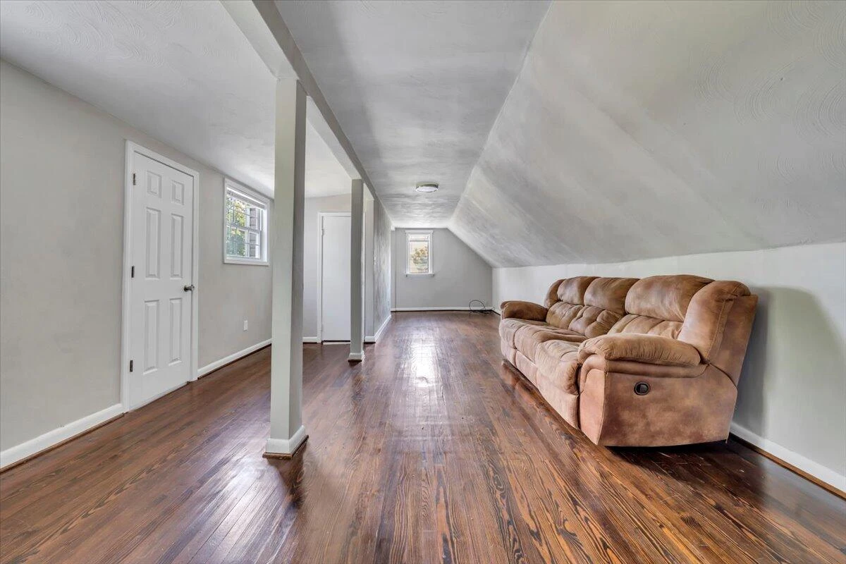 3127 Woodlawn AVE - Photo 36