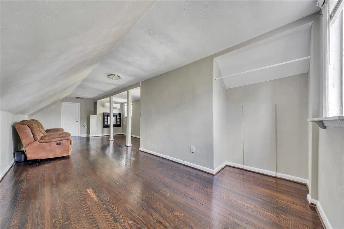 3127 Woodlawn AVE - Photo 38