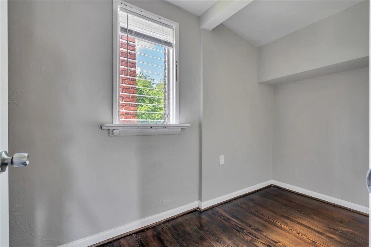 3127 Woodlawn AVE - Photo 42