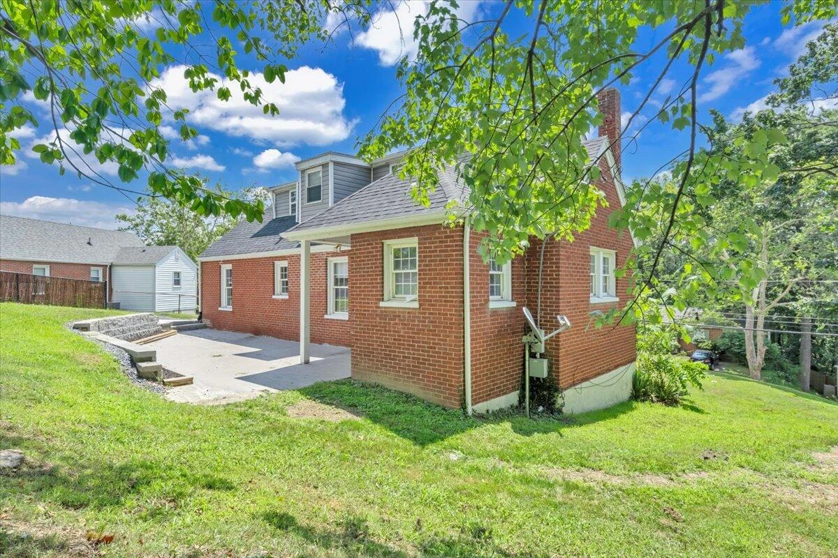 3127 Woodlawn AVE - Photo 47