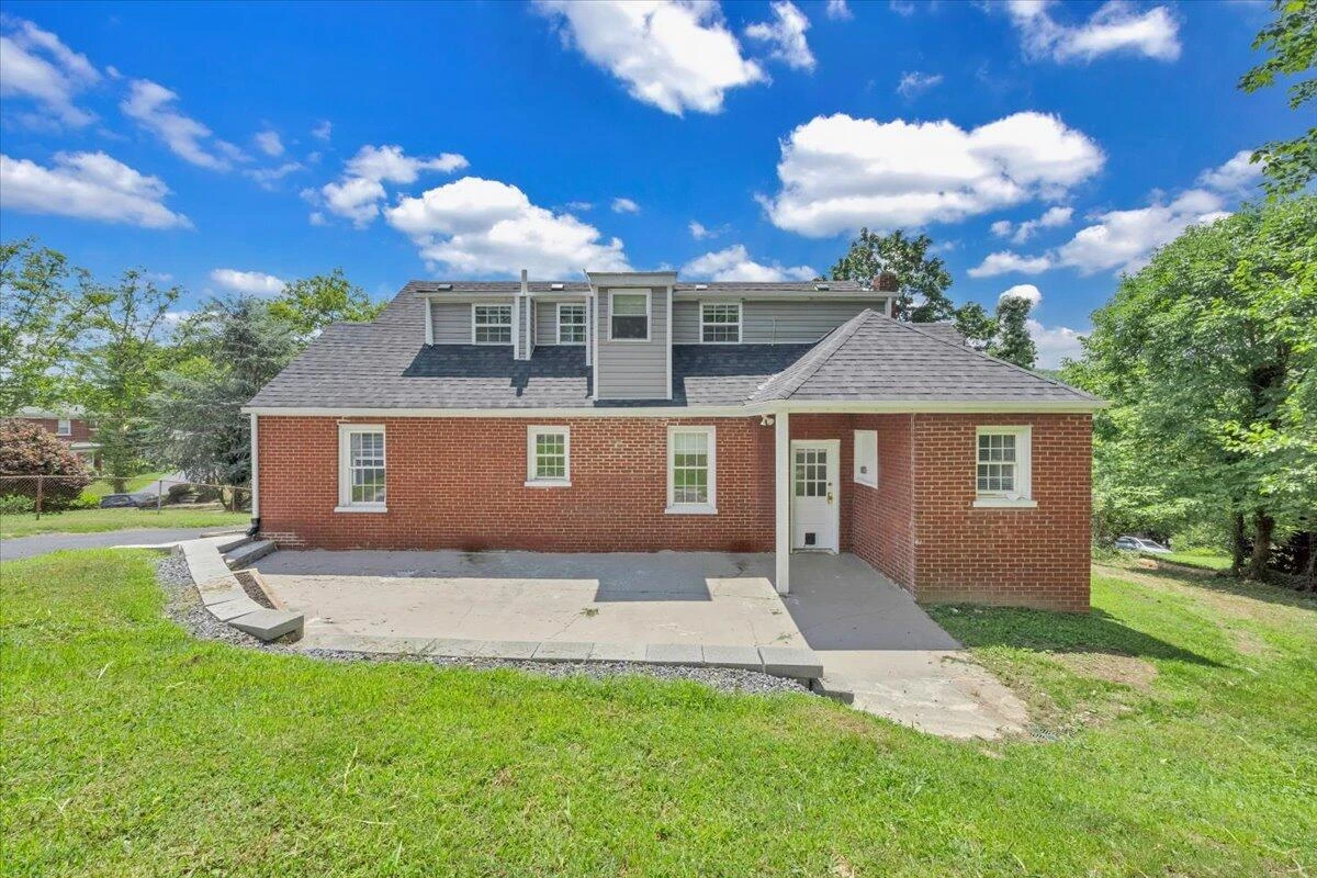 3127 Woodlawn AVE - Photo 48
