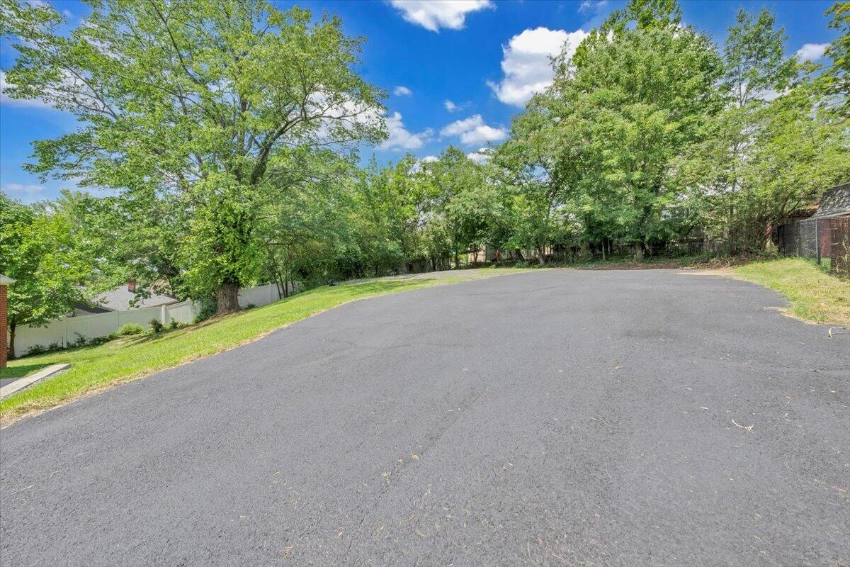 3127 Woodlawn AVE - Photo 51