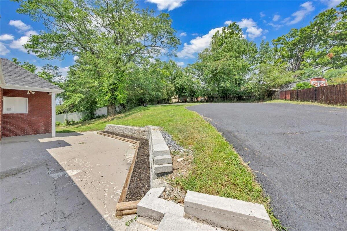 3127 Woodlawn AVE - Photo 52