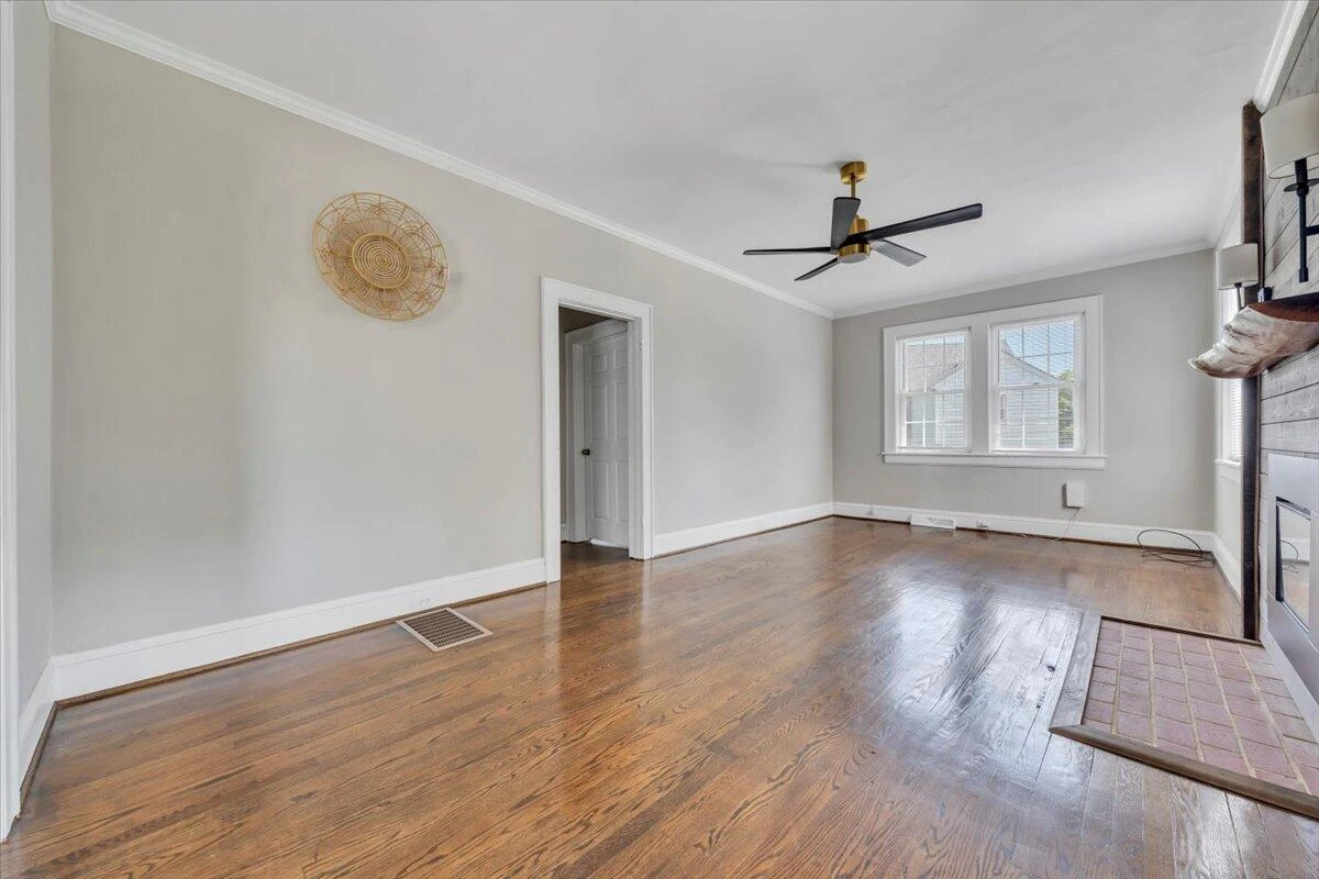 3127 Woodlawn AVE - Photo 9