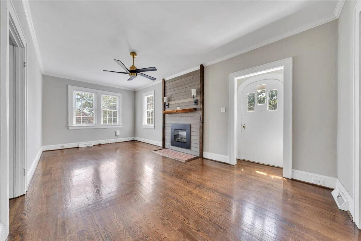 3127 Woodlawn AVE - Photo 11