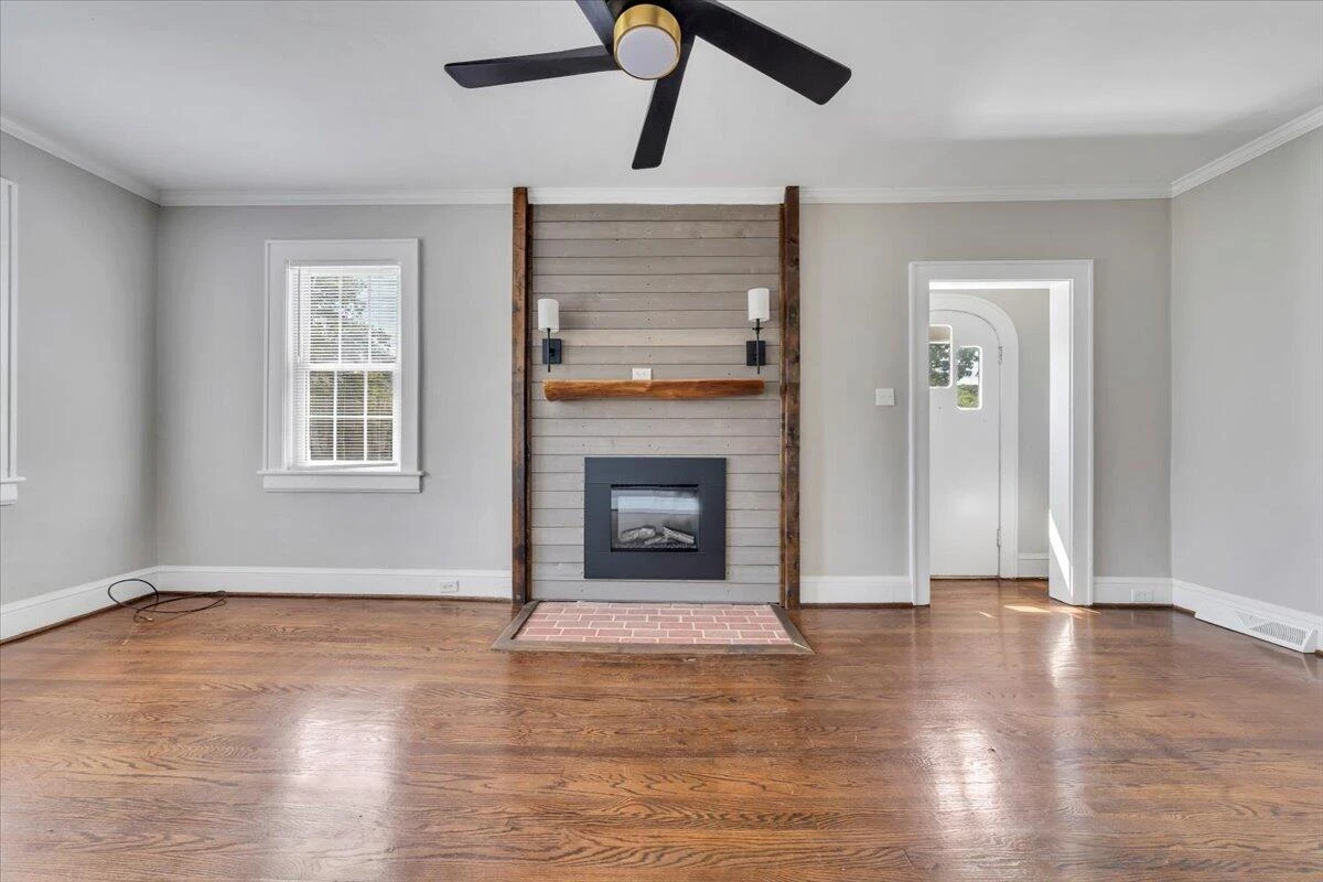 3127 Woodlawn AVE - Photo 12
