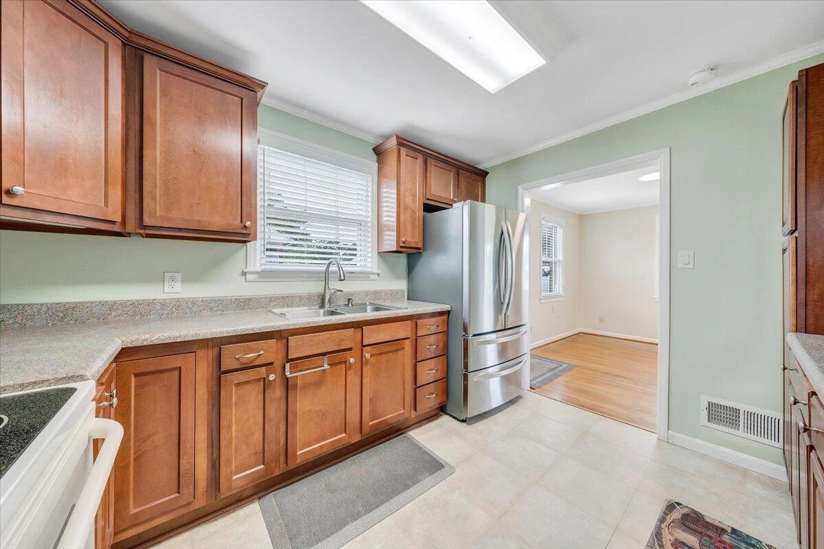 1168 Vivian AVE - Photo 15