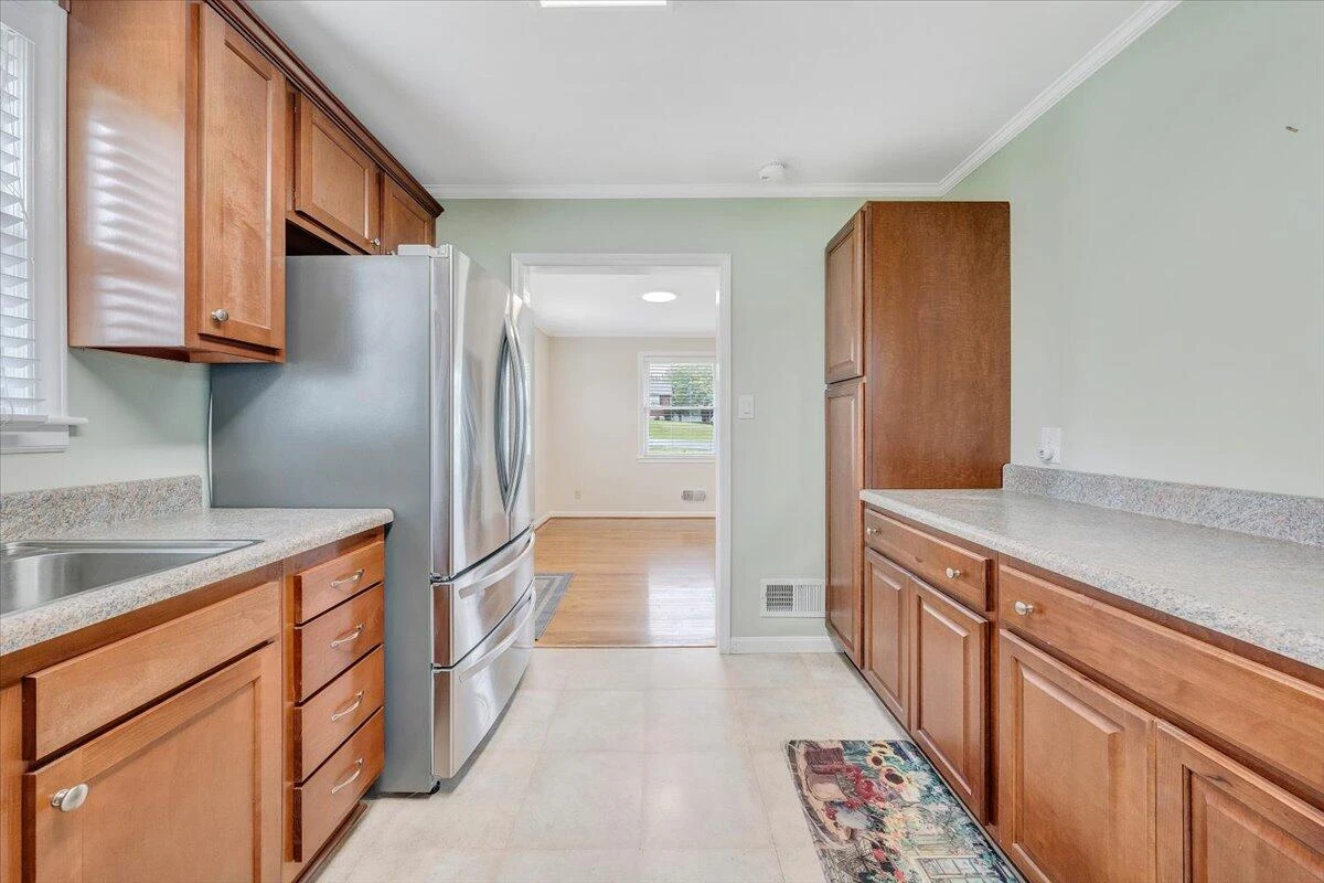 1168 Vivian AVE - Photo 16