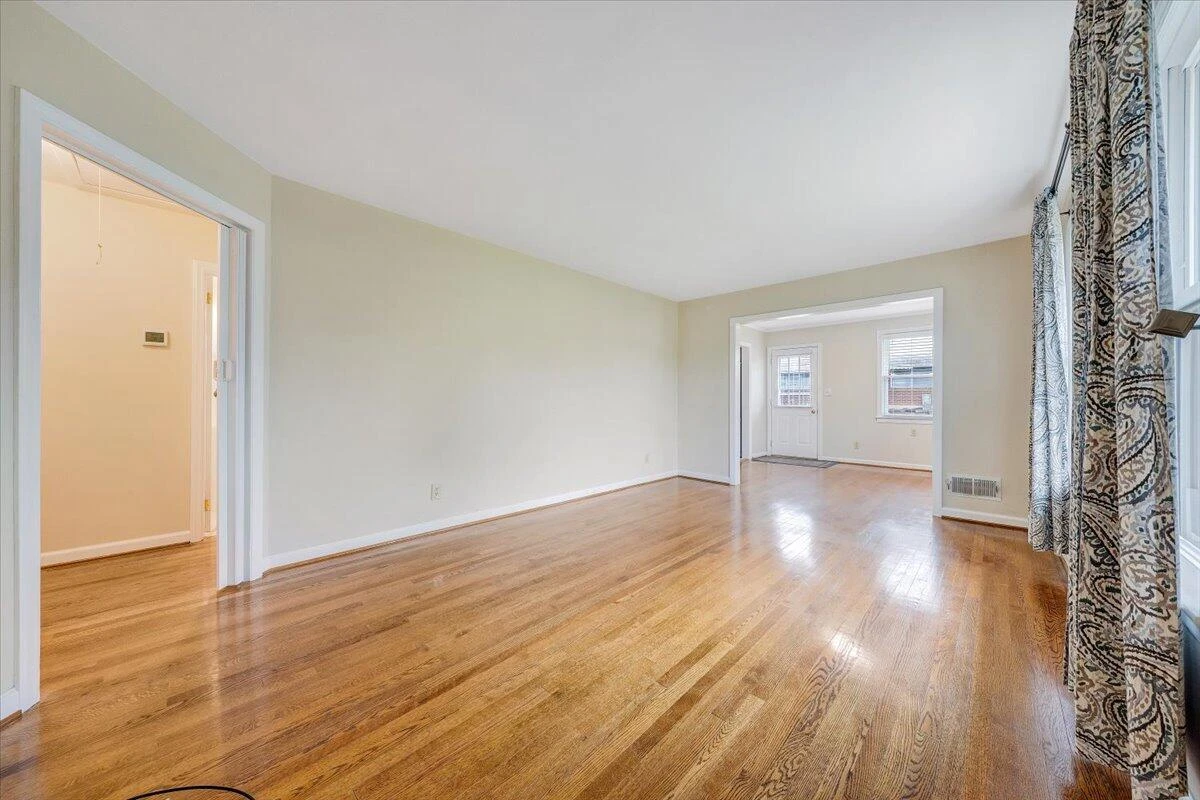 1168 Vivian AVE - Photo 2