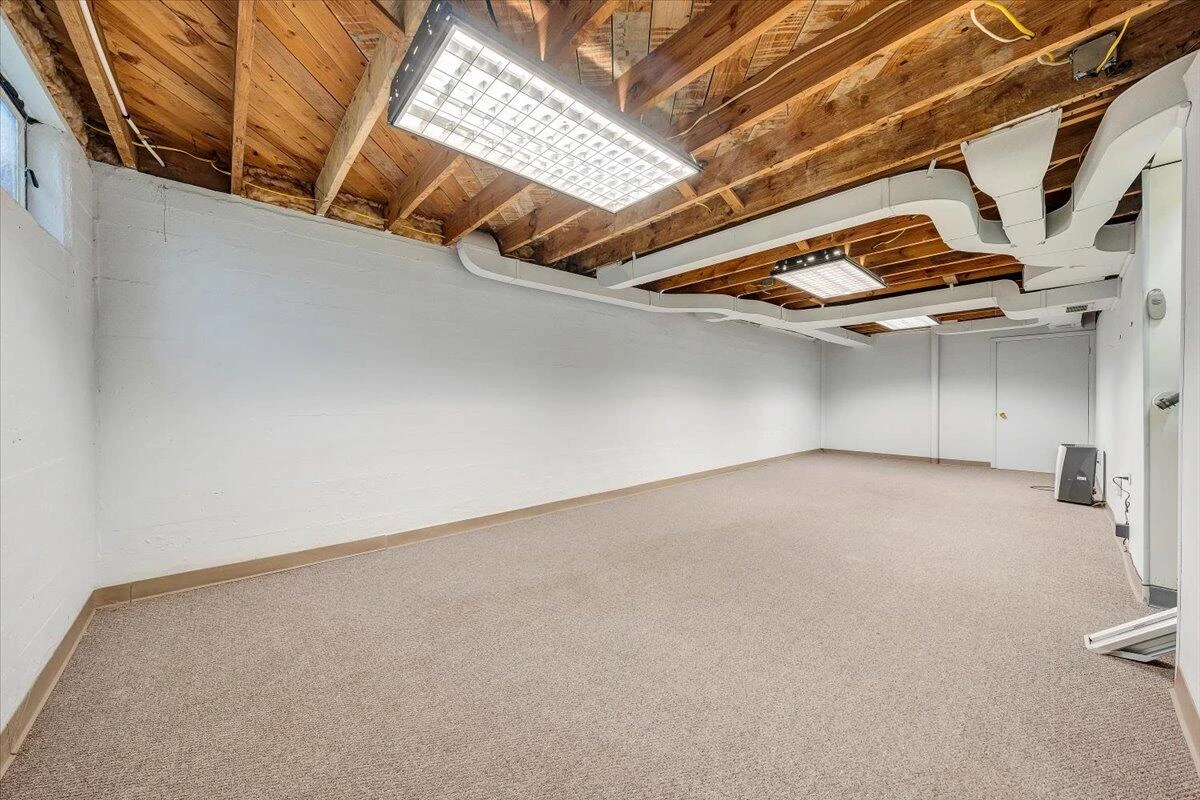 1168 Vivian AVE - Photo 23