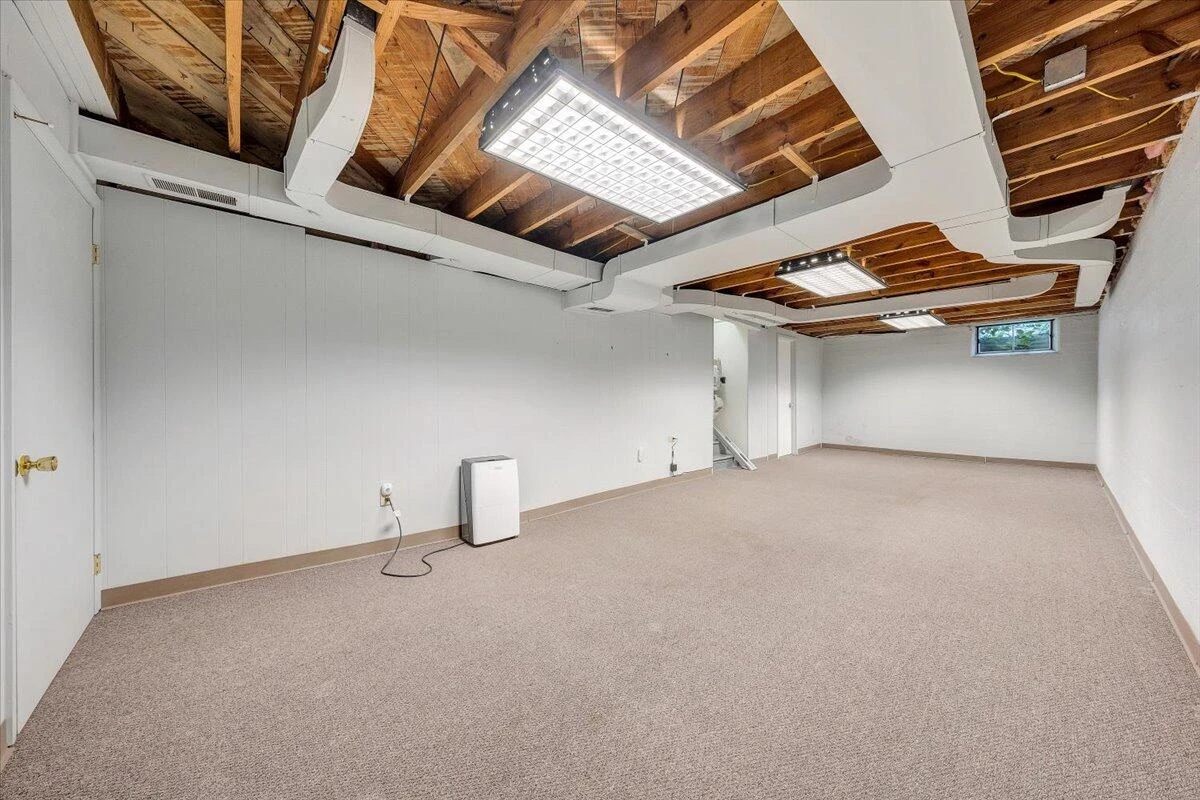1168 Vivian AVE - Photo 27