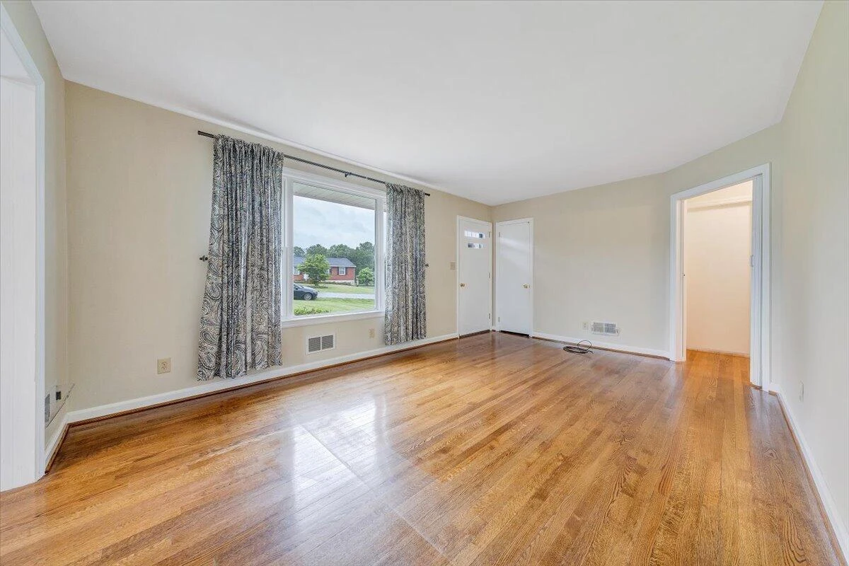 1168 Vivian AVE - Photo 3