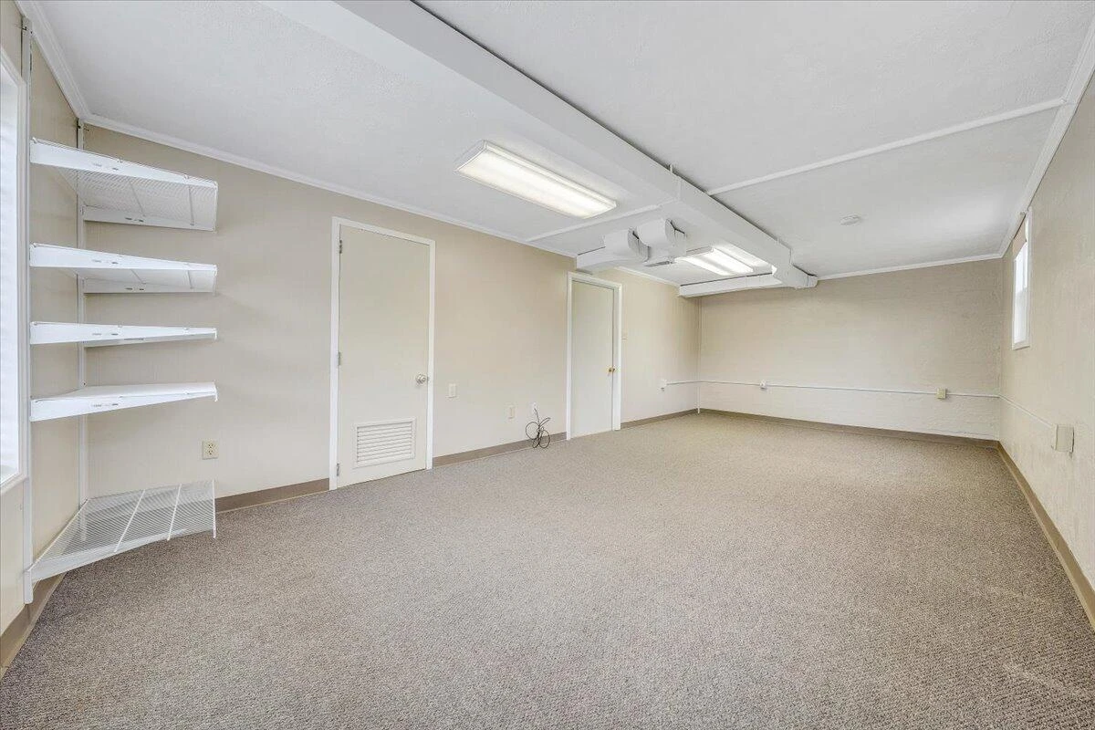 1168 Vivian AVE - Photo 32